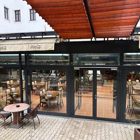 Vip Apartments Bratislava Luaran gambar