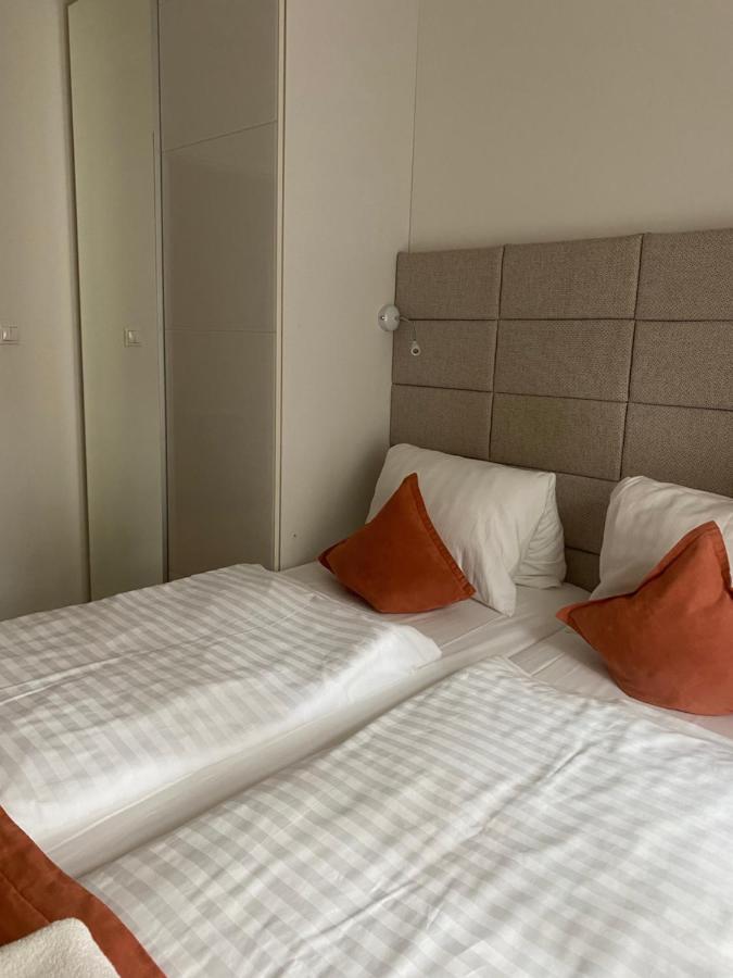 Vip Apartments Bratislava Luaran gambar