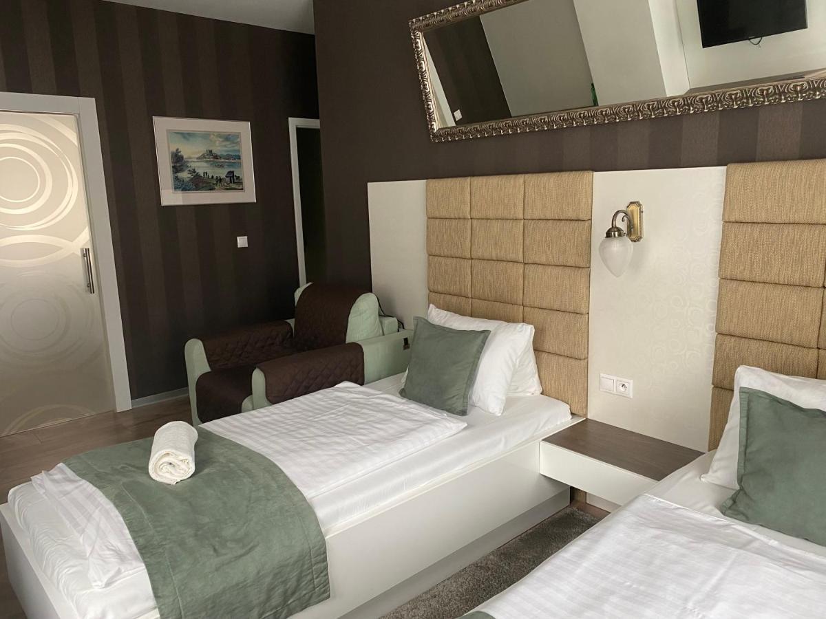 Vip Apartments Bratislava Luaran gambar