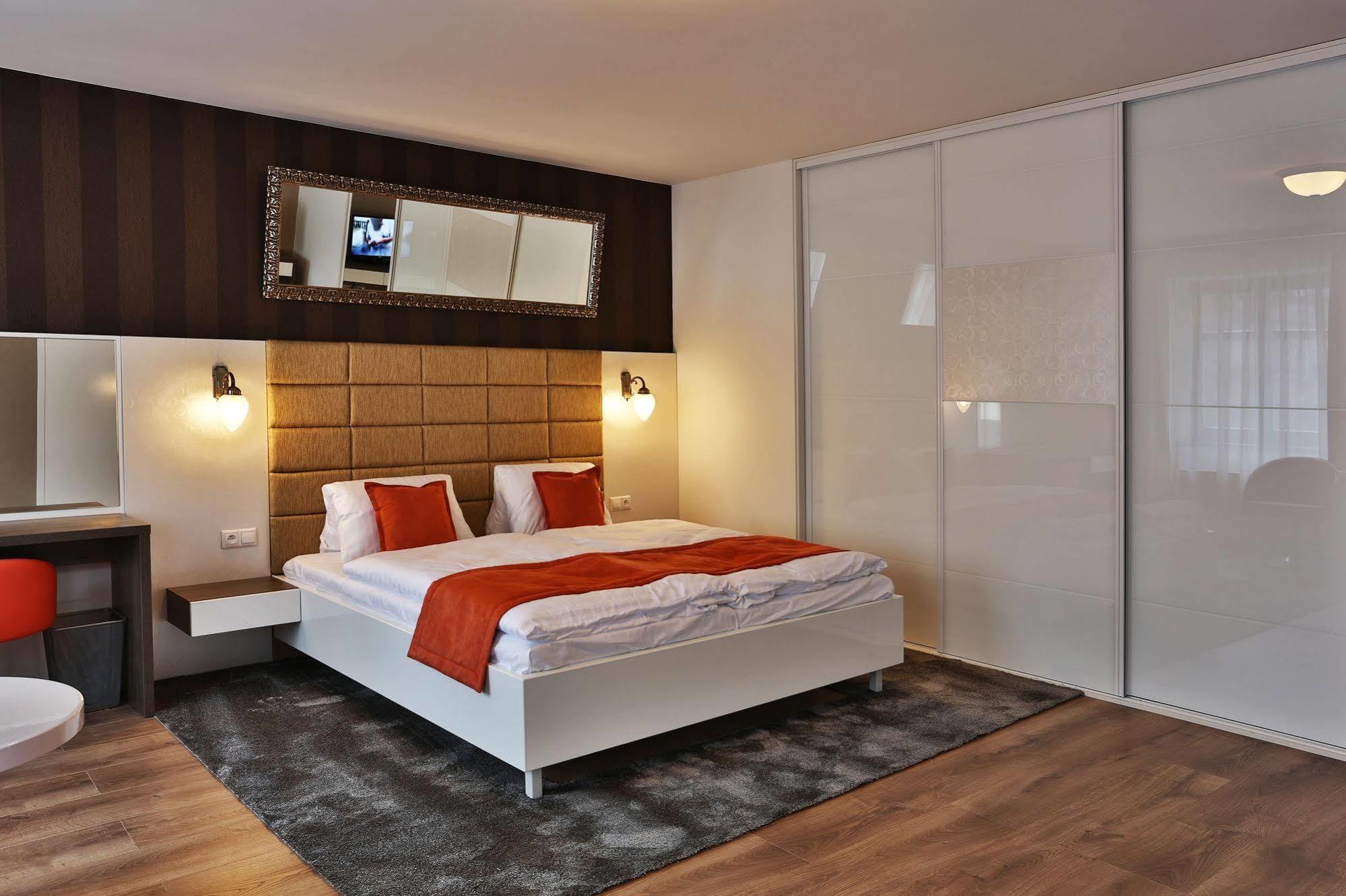 Vip Apartments Bratislava Luaran gambar