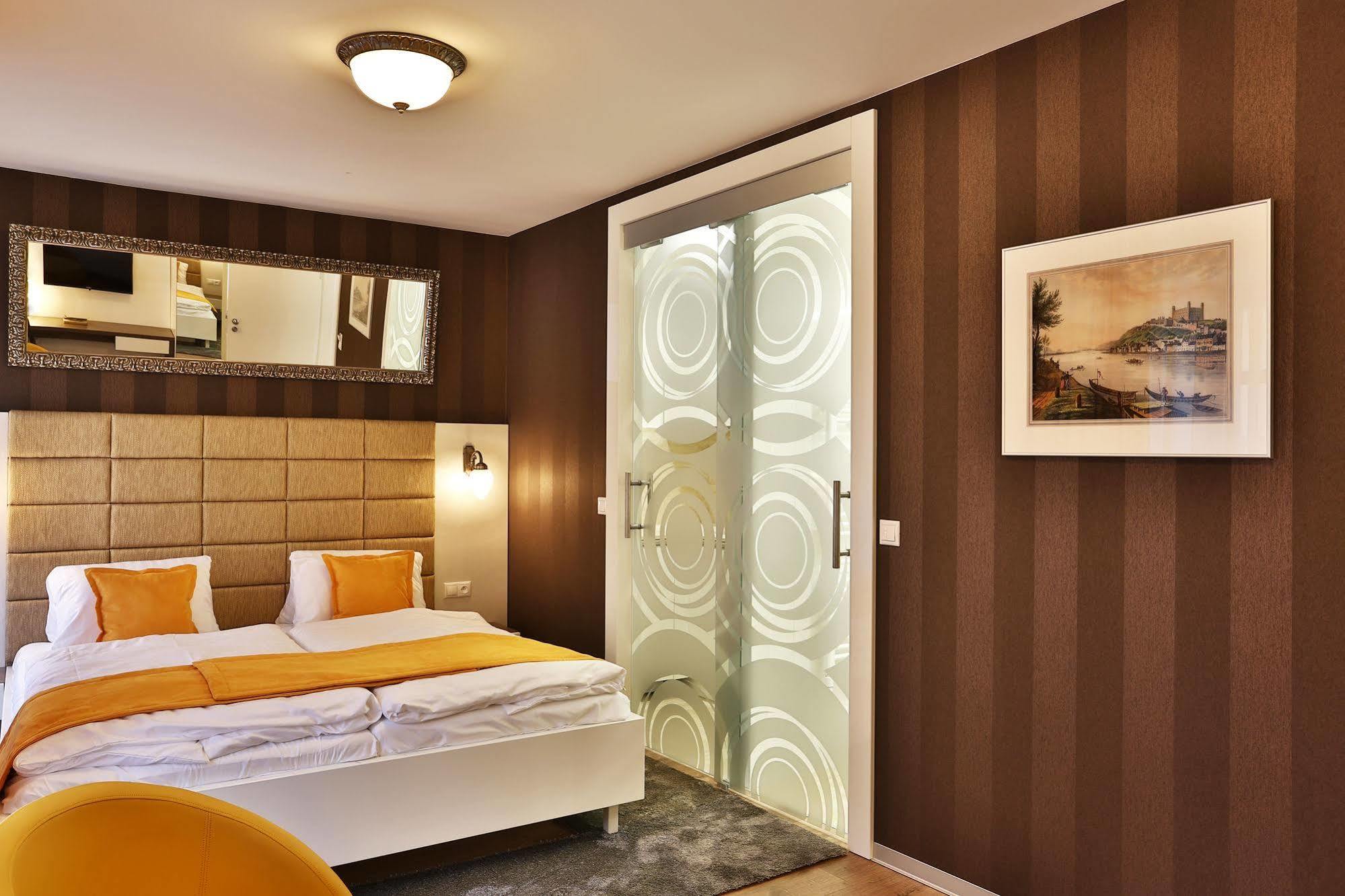 Vip Apartments Bratislava Luaran gambar