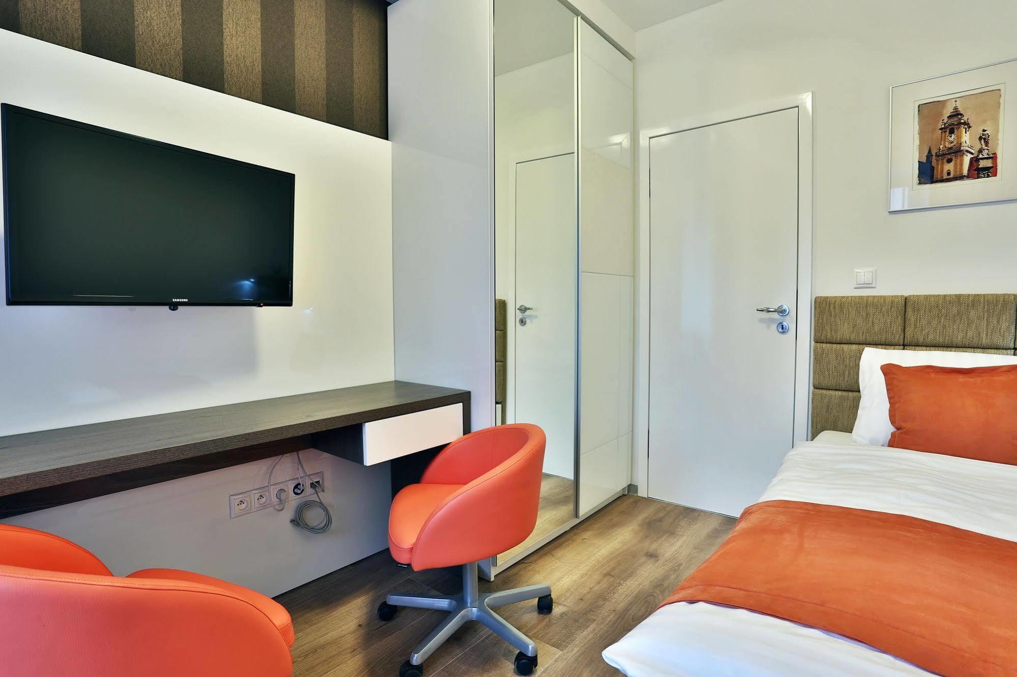 Vip Apartments Bratislava Luaran gambar