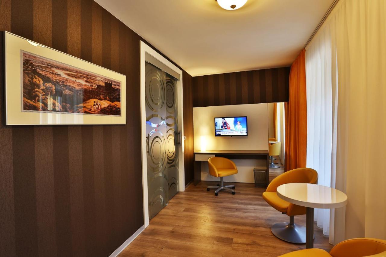 Vip Apartments Bratislava Luaran gambar